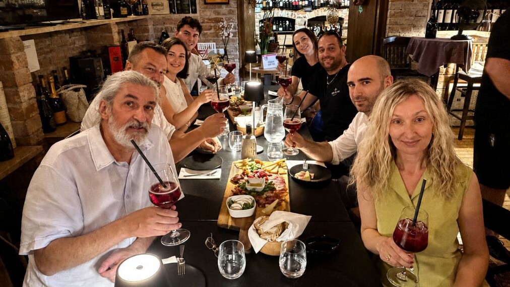 Cocktails and snacks is the new project of Mustafa Topčagić and Renata Cisar. The first edition was in the Bornstein wine shop