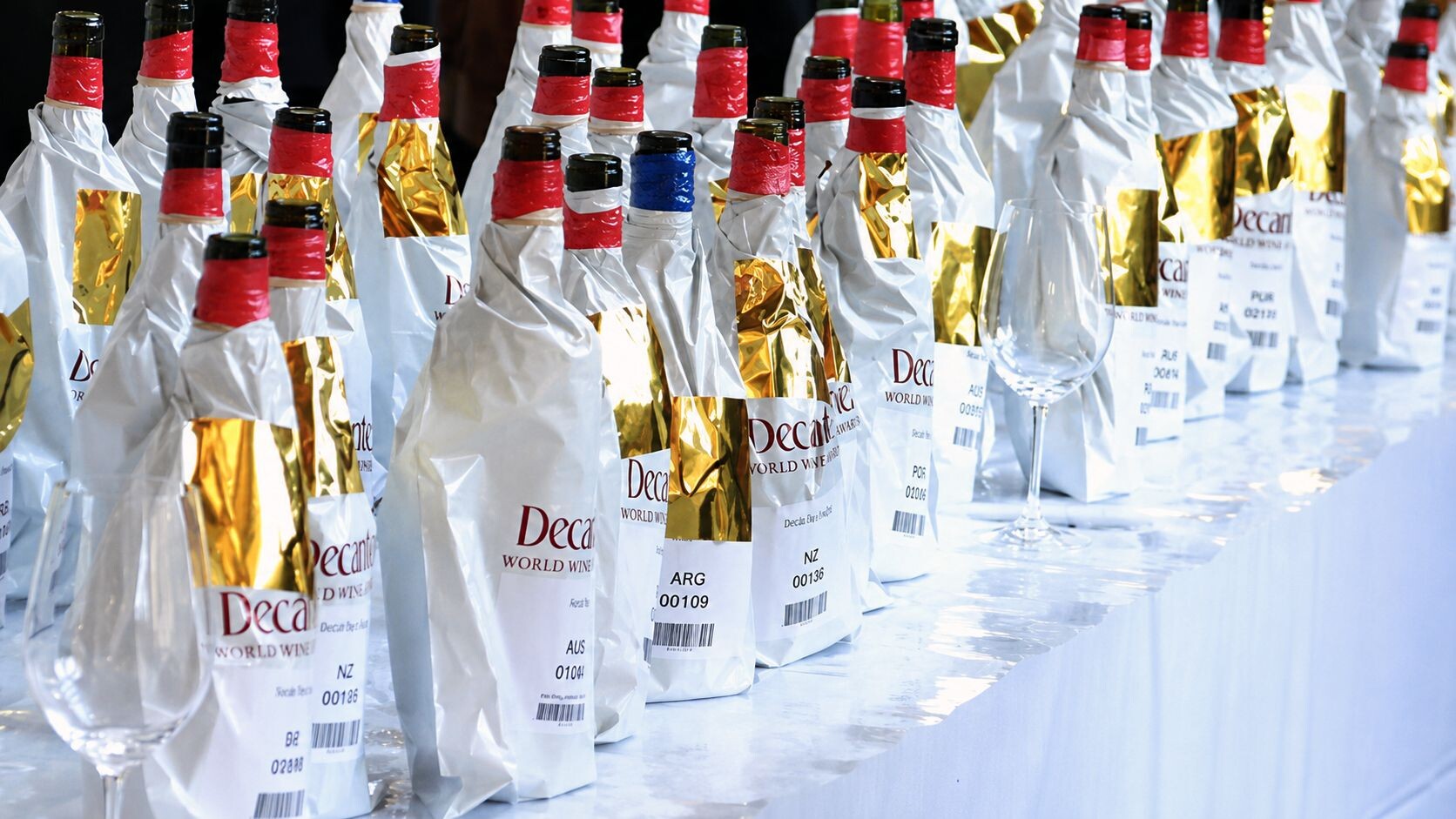 Decanter Best in Show: 50 vina s pet kontinenata nosi najviše priznanje. Službeno i jedno naše, ali to nije sve