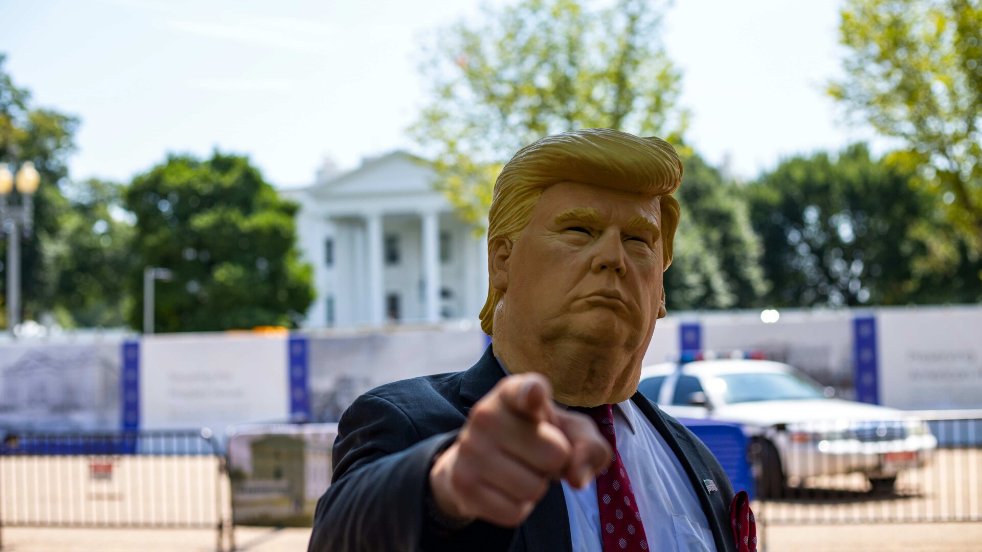 Čim je dogovorio primirje s Iranom, Trump je započeo 'rat' s Francuskom! Prijeti sa 100 posto carine na vina