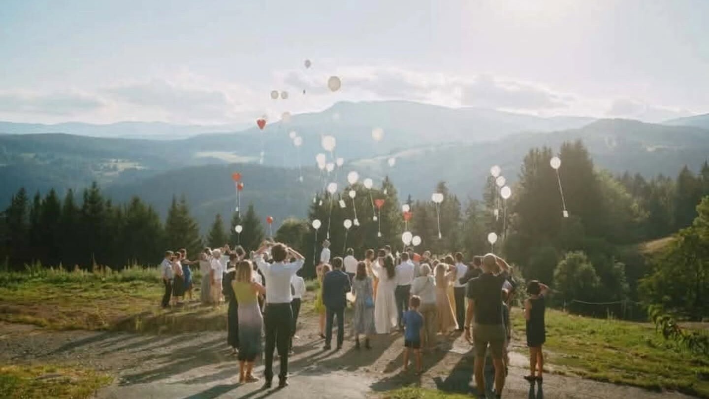 A wedding balloon from Austria flew 263 kilometers and landed in a vineyard in Feričanci during the harvest